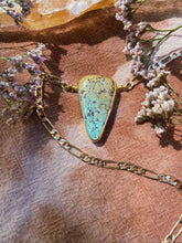 Load image into Gallery viewer, Giraffe Turquoise Figaro Chain