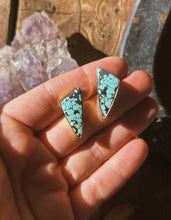 Load image into Gallery viewer, Hubei Turquoise Stud
