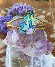 Load image into Gallery viewer, The Rolling Stone Bangle - Abalone 001
